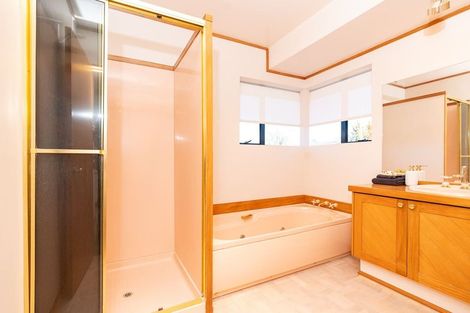 Photo of property in 15 Burn-murdoch Street, St Andrews, Hamilton, 3200