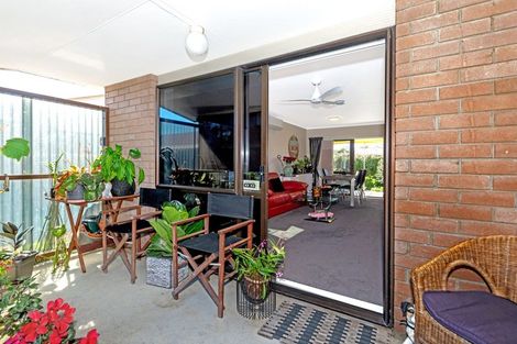 Photo of property in Orange Grove Flats, 2/549 Childers Road, Te Hapara, Gisborne, 4010
