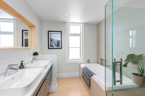 Photo of property in 32 Garnet Road, Westmere, Auckland, 1022