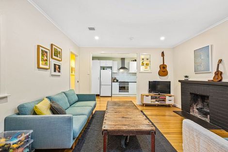 Photo of property in 12 Arahoe Road, New Lynn, Auckland, 0600