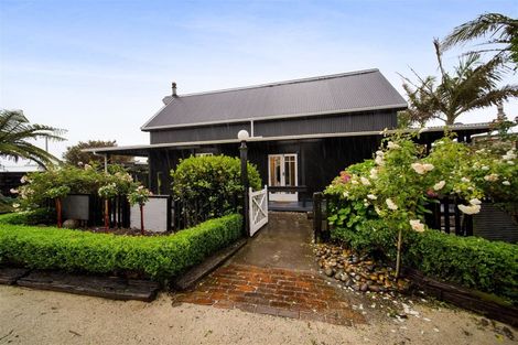 Photo of property in 18 Ohawe Terrace, Ohawe, Hawera, 4671