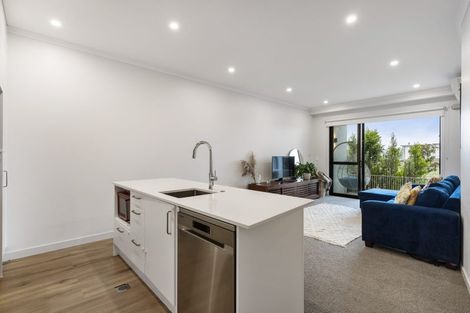 Photo of property in 2/3 Genevieve Lane, Hobsonville, Auckland, 0616