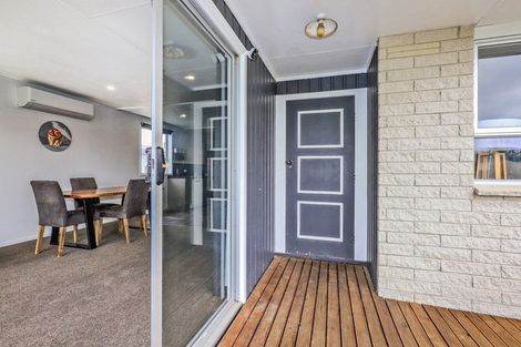Photo of property in 2 Murdoch Place, Raureka, Hastings, 4120