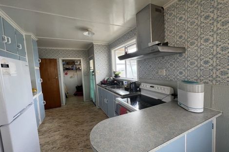 Photo of property in 6 Pamu Place, Waitara, 4320