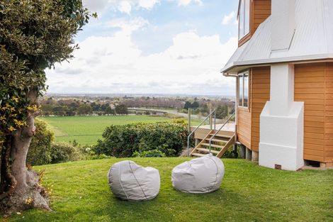 Photo of property in 96 Clifton Terrace, Fitzherbert, Palmerston North, 4410