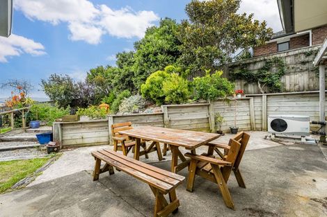 Photo of property in 121 Te Puia Drive, Aotea, Porirua, 5024