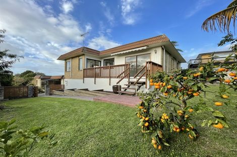 Photo of property in 1/4 Rakino Avenue, Manly, Whangaparaoa, 0930