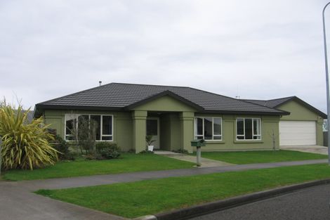 Photo of property in 5 Logan Place, Kelvin Grove, Palmerston North, 4414