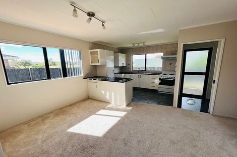 Photo of property in 1/8 Anglers Way, Wattle Downs, Auckland, 2102