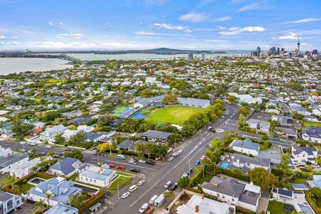 Photo of property in 213 Jervois Road, Herne Bay, Auckland, 1011