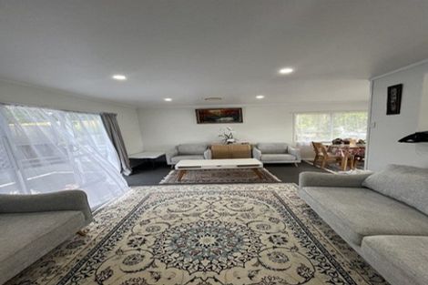 Photo of property in 27 Cedar Heights Avenue, Massey, Auckland, 0614