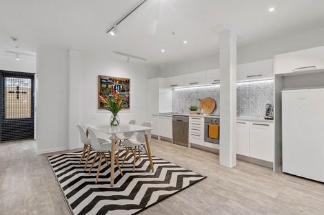 Photo of property in 2/25a Lake Road, Devonport, Auckland, 0624