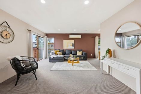 Photo of property in 2 Marvon Downs Avenue, Pakuranga Heights, Auckland, 2010