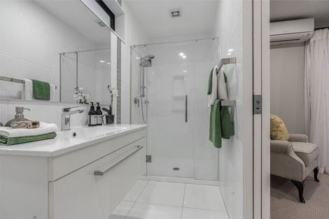 Photo of property in 102 Bassett Road, Remuera, Auckland, 1050