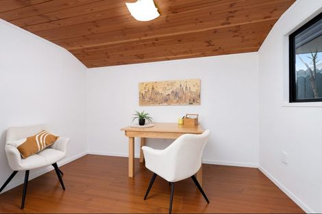 Photo of property in 28 Heversham Place, Glendene, Auckland, 0602