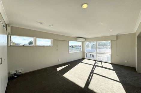 Photo of property in 92 Bond Crescent, Forrest Hill, Auckland, 0620