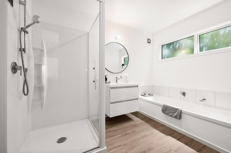 Photo of property in 60 Maungaraki Road, Korokoro, Lower Hutt, 5012