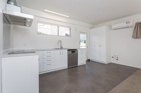 Photo of property in 1/25 Brunton Place, Glenfield, Auckland, 0629