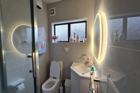 Photo of property in 1 Sunrise Lane, Te Atatu South, Auckland, 0610