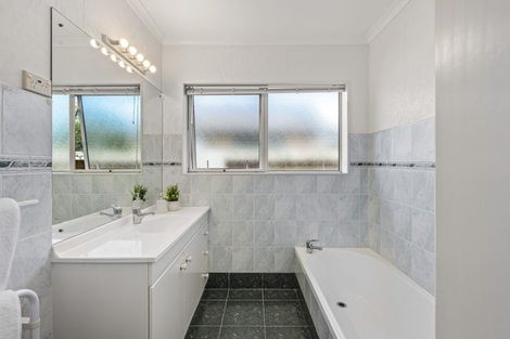 Photo of property in 12 Dan Tori Place, Orewa, 0931