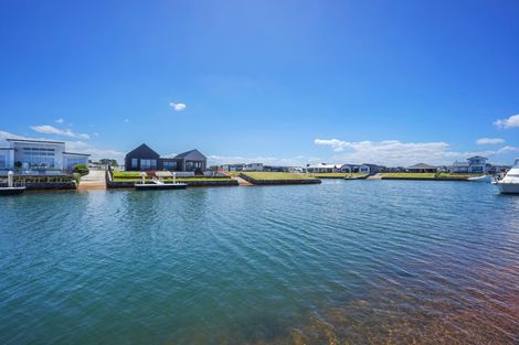 Photo of property in 28 Waitemata Drive, One Tree Point, 0118