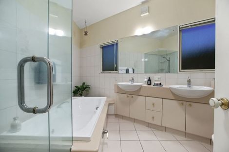 Photo of property in 10 Bragato Place, Chatswood, Auckland, 0626