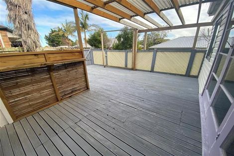 Photo of property in 18 Mcleod Road, Weymouth, Auckland, 2103