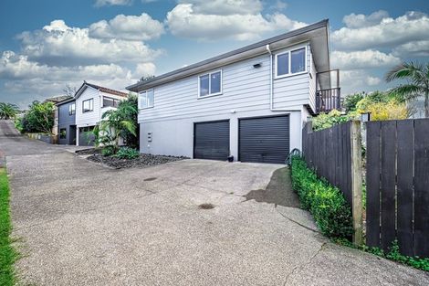 Photo of property in 2/114 Bradbury Road, Botany Downs, Auckland, 2010
