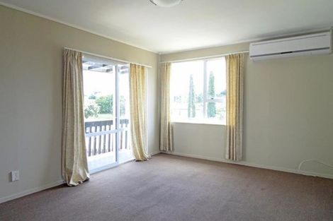 Photo of property in 1/6 Myna Place, Weymouth, Auckland, 2103