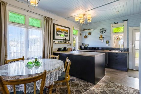 Photo of property in 11 Bear Street, Waverley, 4510