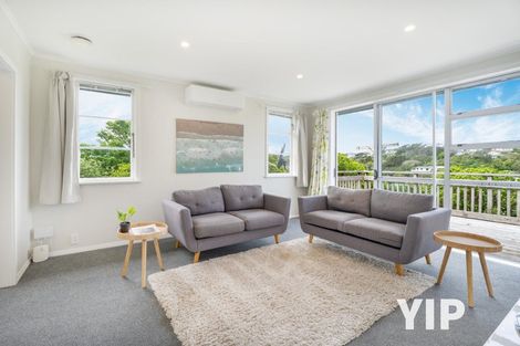 Photo of property in 133 Ruskin Road, Newlands, Wellington, 6037