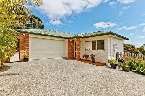 Photo of property in 37 Lorikeet Place, Unsworth Heights, Auckland, 0632