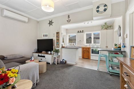 Photo of property in 176 Bowhill Road, New Brighton, Christchurch, 8083