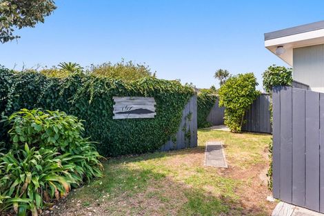 Photo of property in 5 Eruini Street, Waikanae Beach, Waikanae, 5036