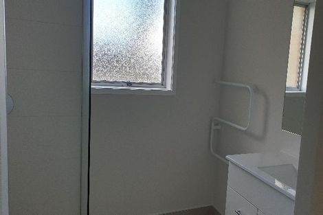 Photo of property in 2/8 Tobruk Crescent, Milford, Auckland, 0620