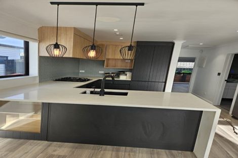 Photo of property in 15 Cambridge Road, Riverhead, 0820