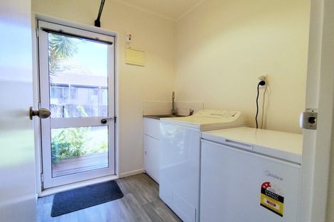 Photo of property in 12a Hinton Place, Weymouth, Auckland, 2103
