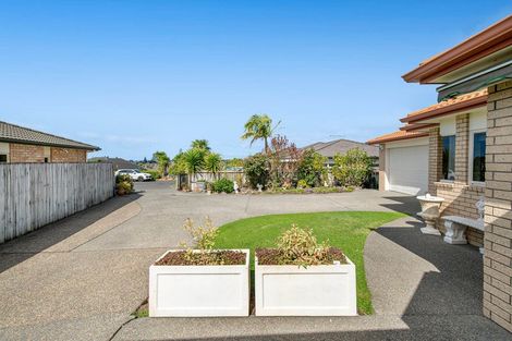 Photo of property in 18 Chesterfield Way, Orewa, 0931