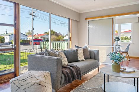 Photo of property in 6 Wakelin Street, Carterton, 5713