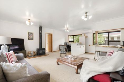Photo of property in 16 Willis Road, Papakura, 2110