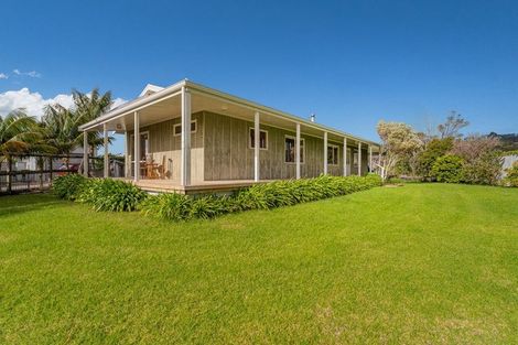 Photo of property in 10 Martin Place, Cooks Beach, Whitianga, 3591