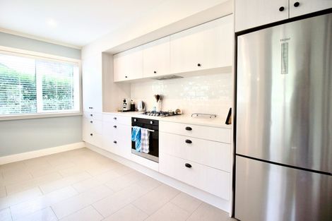 Photo of property in 17a Target Road, Totara Vale, Auckland, 0629