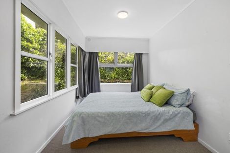 Photo of property in 9 Blandford Way, Newlands, Wellington, 6037