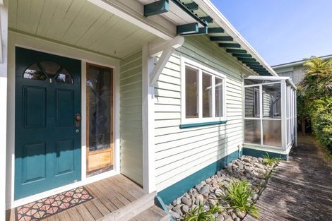 Photo of property in 6 Calvert Road, Moturoa, New Plymouth, 4310