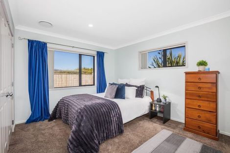 Photo of property in 5 Colin Guppy Crescent, Riverstone Terraces, Upper Hutt, 5018