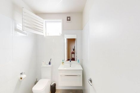 Photo of property in 1c Hungerford Road, Lyall Bay, Wellington, 6022