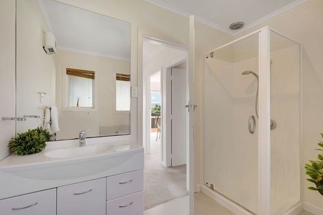 Photo of property in 2 Karoro Place, Paremata, Porirua, 5024