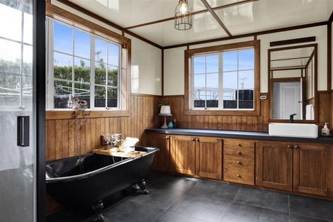 Photo of property in 206 Henwood Road, Paraite, New Plymouth, 4372