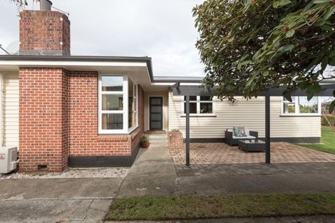 Photo of property in 4 Dover Road, St Andrews, Hamilton, 3200