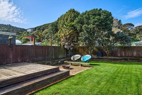 Photo of property in 44 Airlie Road, Plimmerton, Porirua, 5026